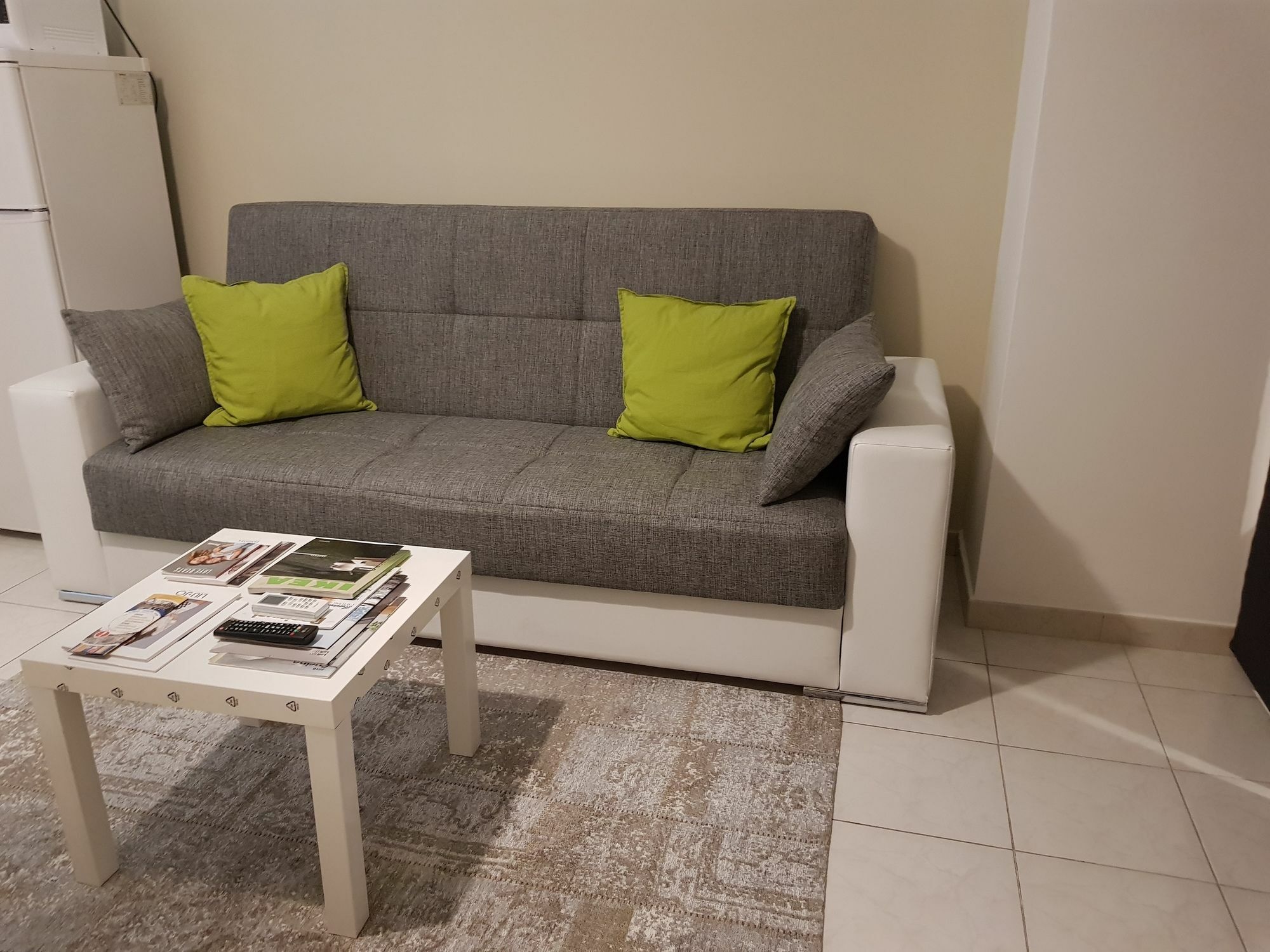 Happy Apartment Лече Екстериор снимка